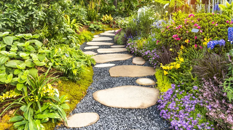 12 Innovative Garden Path Upgrades That Can Make Your Yard More Inviting