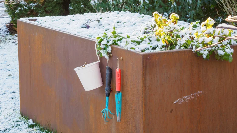 14 Easy Ways To Prep Your Raised Garden Beds For Winter So They’re Ready Next Spring