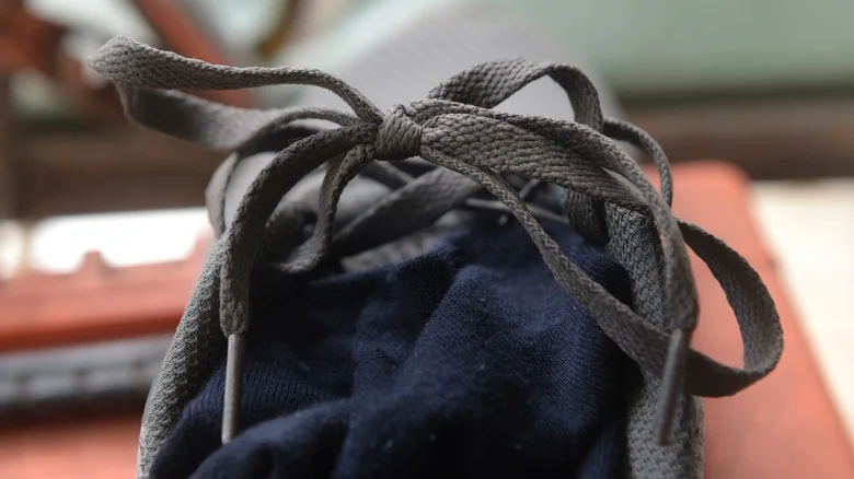 22 Clever Ways To Repurpose Shoelaces In Your Home & Garden