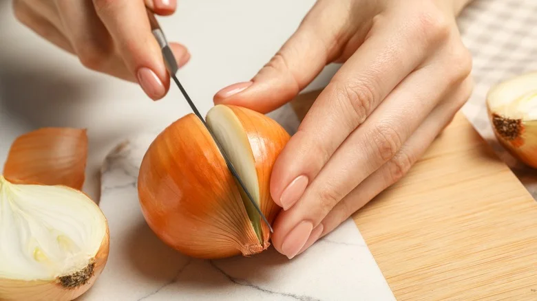 7 Unexpected Onion Hacks To Use In Your Yard & Garden