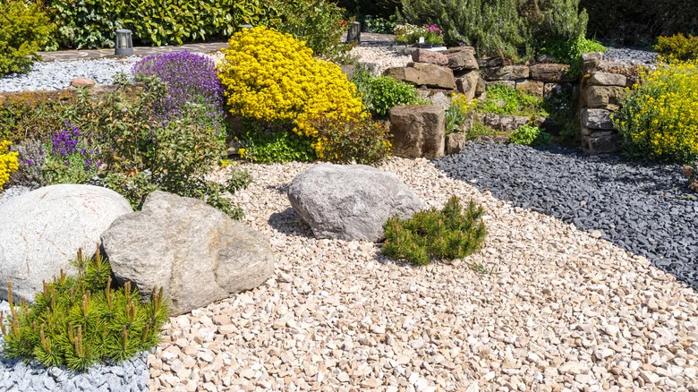 8 Gravel Garden Features That Make Your Yard Look Designer-Level Without The Work