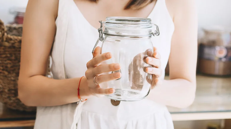 Can You Grow Thriving Tomato Plants In Old Mason Jars? Here’s What You Should Know