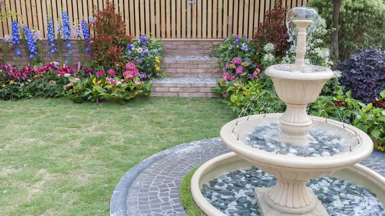 Create A Beautiful Tiered Planter Out Of An Old Garden Fountain