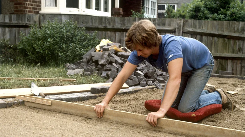 Ditch Gravel Driveways: The Slip-Resistant Concrete Design That Looks Elegant