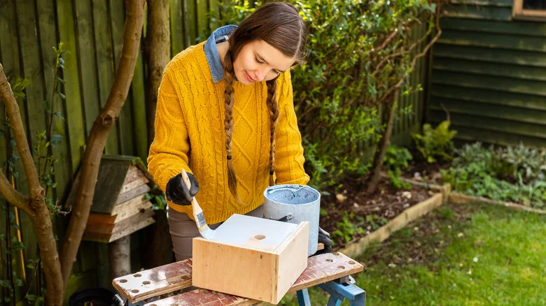 DIY A Charming Birdhouse By Reusing Old Tile Pieces