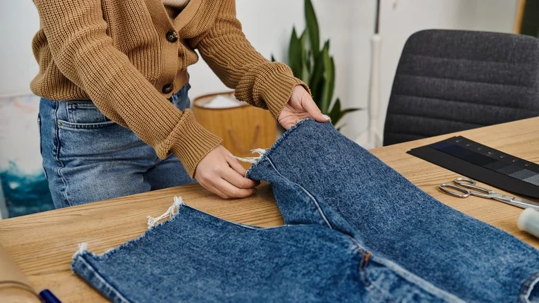 Don’t Throw Out Old Jeans, Reuse Them For This Creative TikTok Gardening Hack