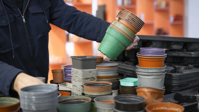 Don’t Throw Out Plastic Nursery Pots — use Them As A DIY Garden Sifter