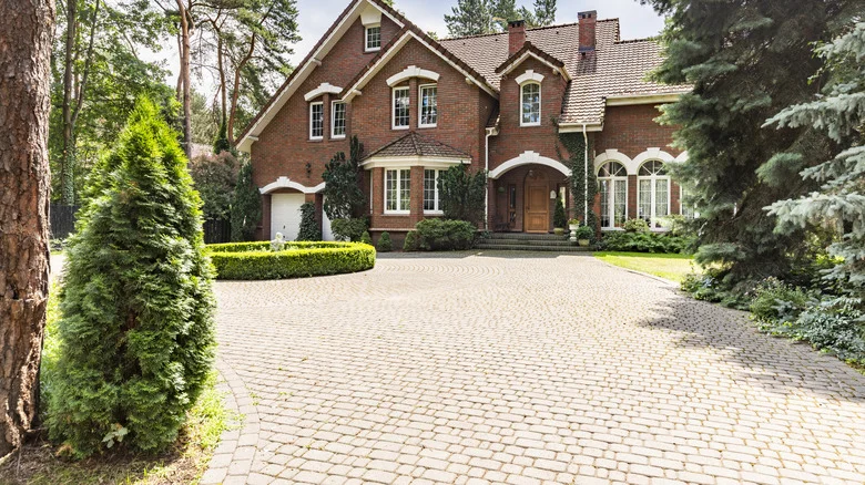 Give Your Driveway A Rustic Wood-Like Edging Upgrade From Amazon