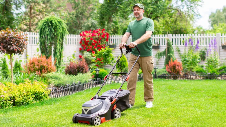 How To Use The Cross-Cut Method For Easily Mowing Your Thick Grass