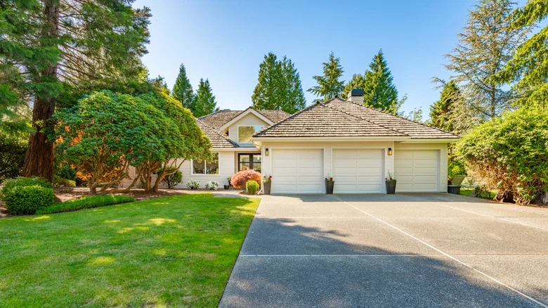 Not Edging: The Hardscaping Feature Gravel Driveways Need