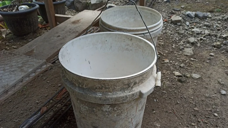 Reuse 5 Gallon Buckets To DIY A Grow Table That Will Help Your Garden Thrive