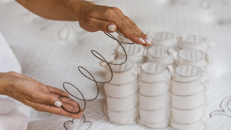 Reuse A Rusty Mattress Spring To Attract More Birds To Your Yard
