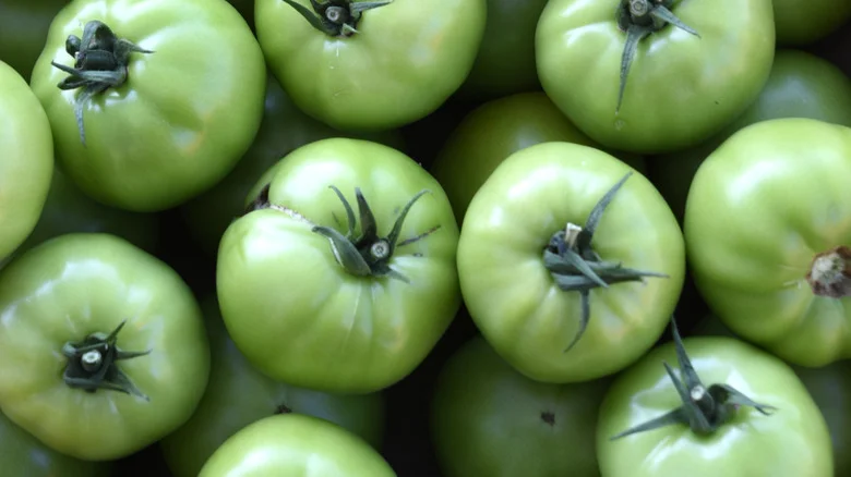 The Easiest Hack To Help Garden Tomatoes That Are Struggling To Ripen On The Vine