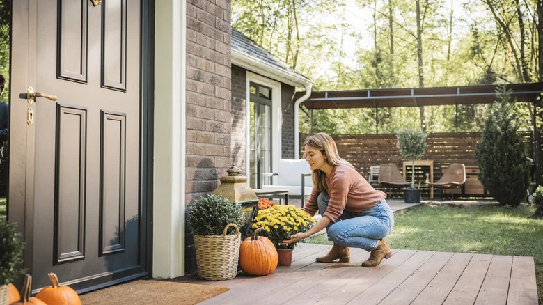 The Low-Maintenance Trick For Easy-To-Care For Front Porch Decor