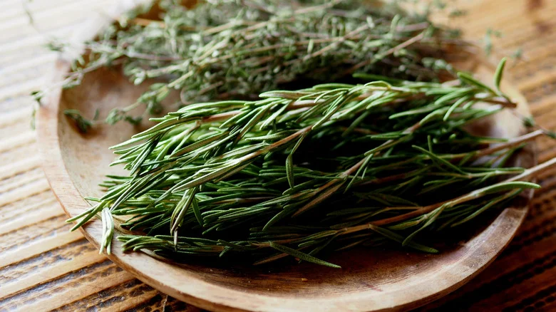The Ultimate Rustic DIY To Display Herbs And Flowers In Your Kitchen