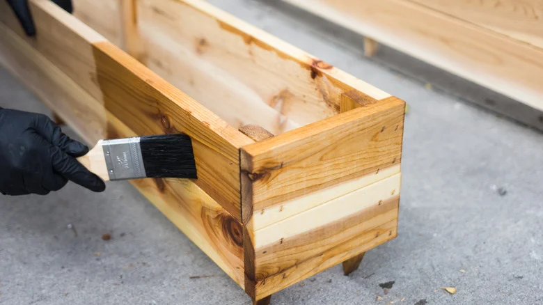 This DIY Flower Box Beautifully Displays House Numbers While Adding Curb Appeal