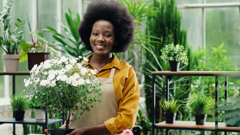 This TikTok-Approved Hack Will Make Arranging Flowers So Much Easier