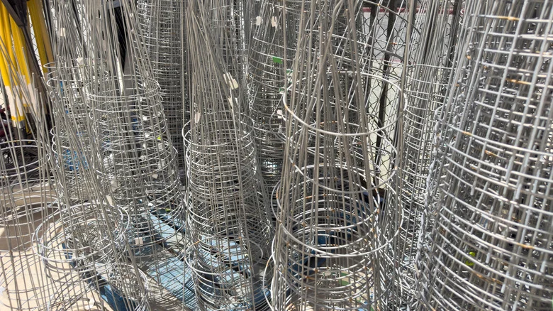 Transform An Old Tomato Cage Into A Cool And Refreshing Birdbath For Your Garden