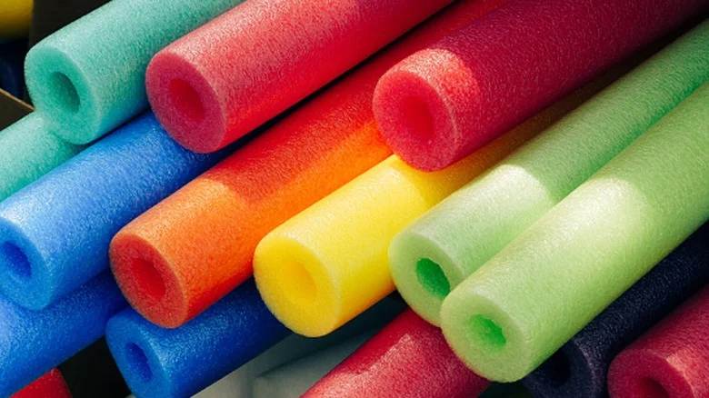 Try This Pool Noodle DIY To Make Beautiful Floral Decor For Outdoor Entertaining
