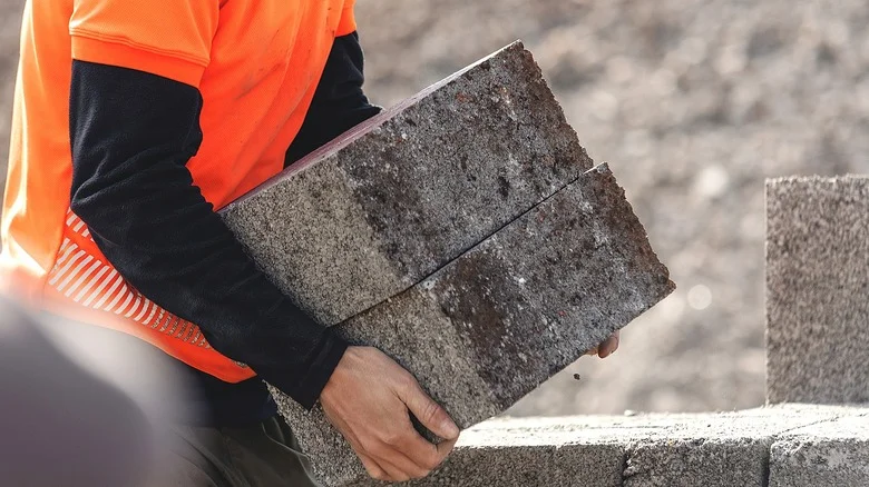 Turn Concrete Blocks And A Trash Can Lid Into A Cheaper DIY Bird Bath