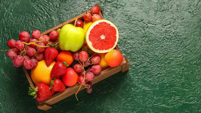 Turn Yard Clippings Into A Charming Cottagecore Fruit Basket With An Easy DIY