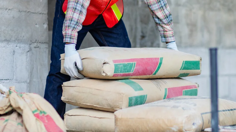 Upgrade Your Driveway Edge Using Simple Concrete Bags