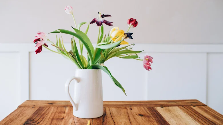 Why You’ll Want To Start Misting Your Fresh Flowers With Hairspray